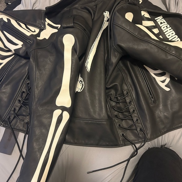 Orange on the inside and a skeleton design on the outside vlone jacket size L - Picture 3 of 4